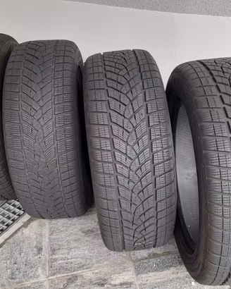 4 Gomme Invernali 225/55 R18 102V Goodyear
