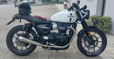 Triumph street twin 900