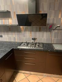 cucina completa con penisola