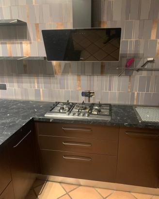 cucina completa con penisola