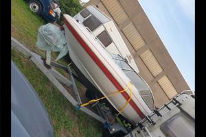 Scafo glastron più carrello 13q