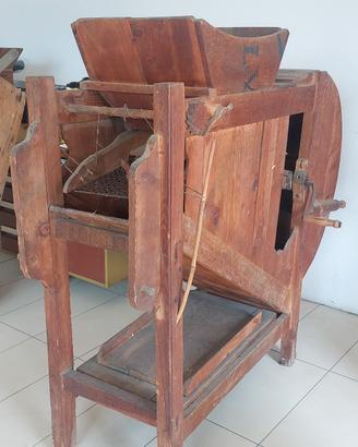 mulino antico per cereali