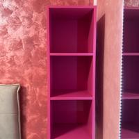 Scaffali fucsia