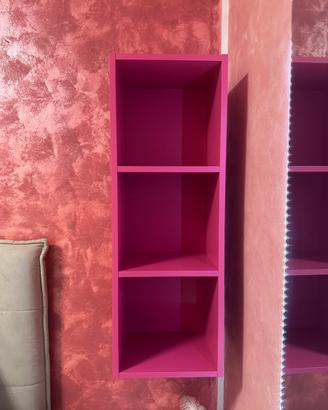 Scaffali fucsia