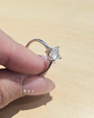 Anello solitario con diamante naturale 0,96 ct