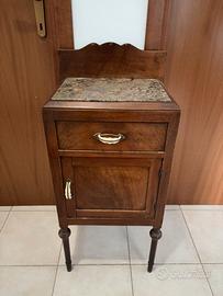 Comodino d’epoca in legno