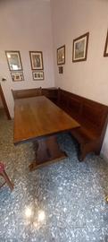Elegante Tavolo con Panca Angolare in Noce 