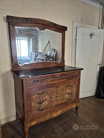 Cassettiera con piano in marmo e specchio