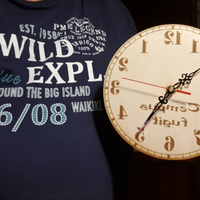 Orologio da parete "specchiato"