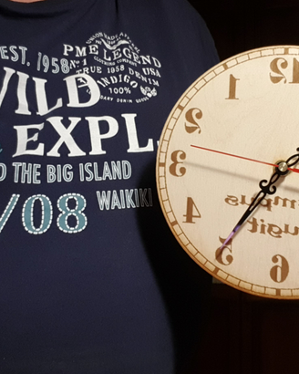 Orologio da parete "specchiato"