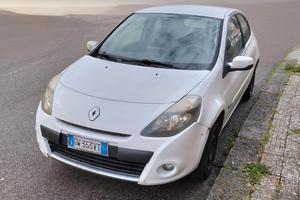 Renault Clio 1.2 benzina unico proprietario 