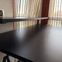 Tavolo da lavoro regolabile in altezza