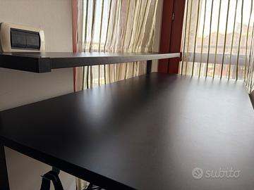 Tavolo da lavoro regolabile in altezza