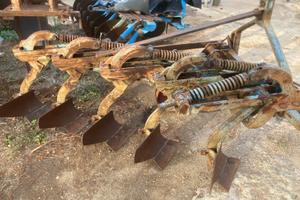 Aratro 5 vomeri elastico