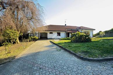 VILLA SINGOLA A MONCALIERI
