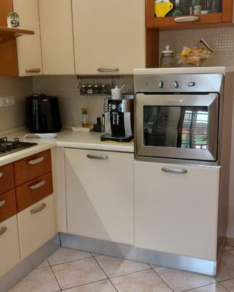 Veneta cucina con elettrodomestici