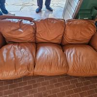 Divano modello Piumotto in pelle di Arrigo Arrigon