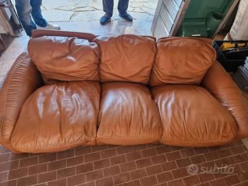 Divano modello Piumotto in pelle di Arrigo Arrigon