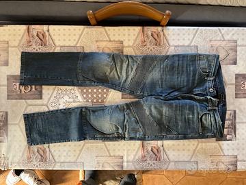 Pantaloni da moto in jeans con protezioni