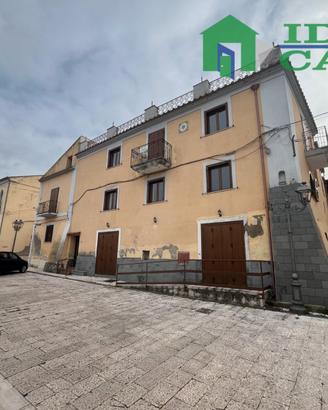 Locale commerciale con Terrazzo