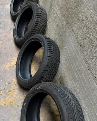 4 Gomme termiche 215 45 18 93v goodyear