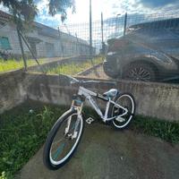 Bici cube (wheelie bike) 26