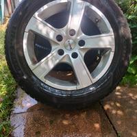 4 cerchi marca momo con i loro dadi originali