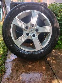 4 cerchi marca momo con i loro dadi originali