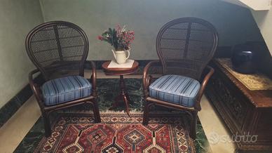 Coppia di poltrone vintage in legno e rattan