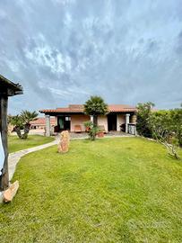 Villa con giardino porto taverna - San Teodoro