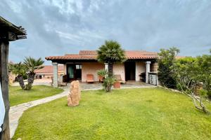 Villa con giardino porto taverna - San Teodoro