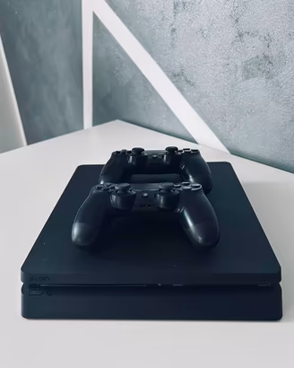 PS4 Slim + 2 joystick