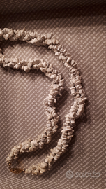 Originale collana a 3 fili di sassi bianchi