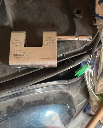 Lucchetto antiscasso corbin