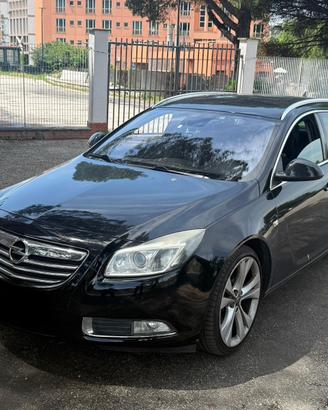 Opel Insignia 2.0 BiTurbo con 195 CV