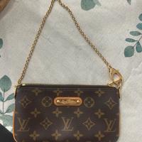 Pochette Louis Vuitton Milla con catena