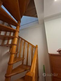 SCALA A CHIOCCIOLA IN LEGNO