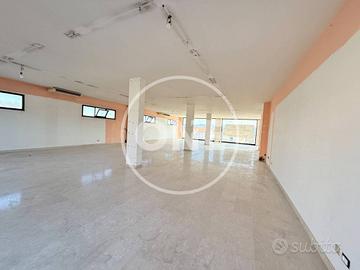 Attività / Licenza di 243 m² a Spoltore