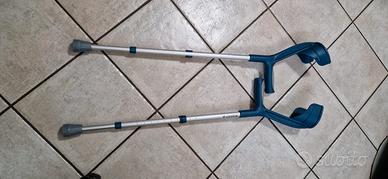 Stampelle ortopediche e sedia comoda 4 in uno