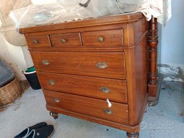 Cassettiera anticata in legno