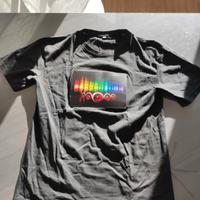 T-shirt equalizzatore led a suon di musica