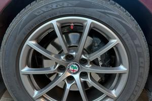 4 cerchi in lega 17 complete di gomme Alfa Giulia