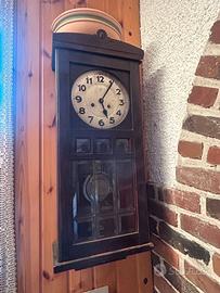 Orologio a pendolo d’epoca in legno – vintage