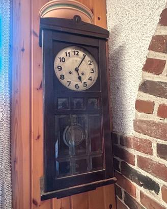 Orologio a pendolo d’epoca in legno – vintage