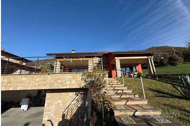 Villa a Adrara San Martino