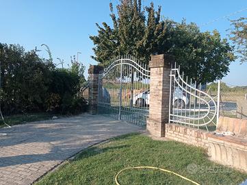 cancello zincato apertura in due parti