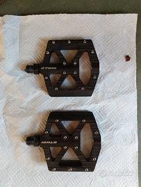 Pedali flat Btwin MTB 900, gamma top di Decathlon