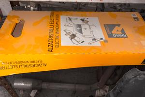 Alza cristalli land rover