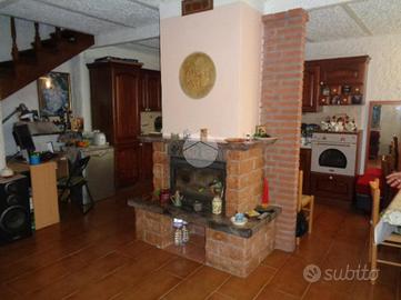 CASA SEMINDIPENDENTE A ZENEVREDO