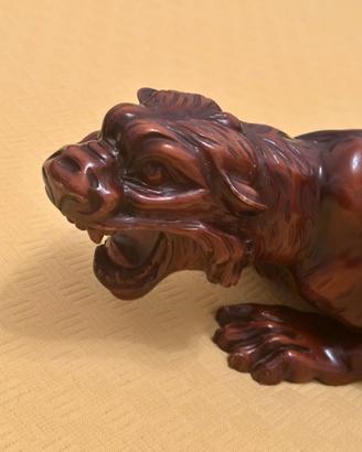 Pantera in legno massiccio intagliato